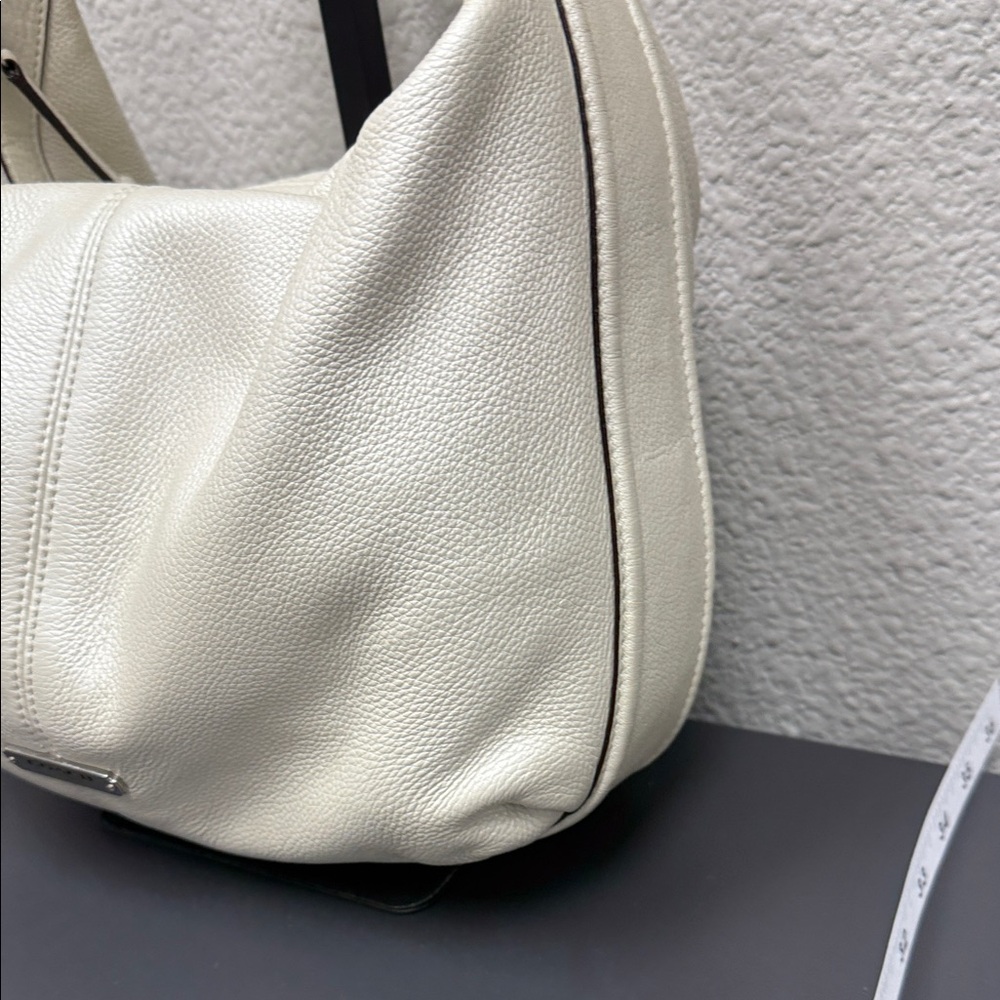 Coach Avery Pearlescent Small Hobo - Picture 3 of 14